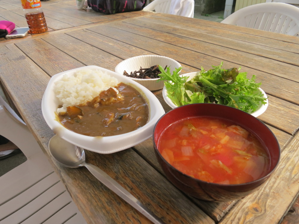 桜満開のサービスデーはサザエカレー